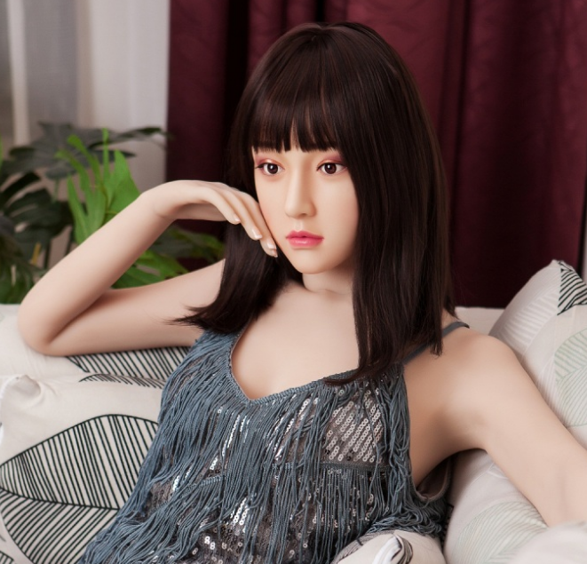 成人娃娃頭雕為什么選擇硅膠材質(zhì)的？